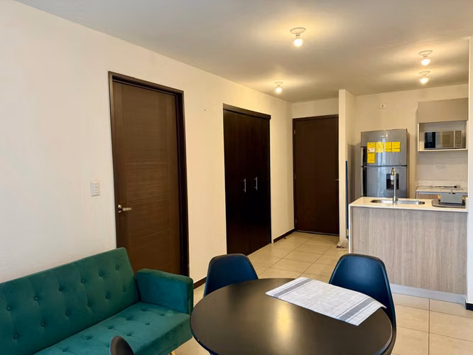 APARTAMENTO AMUEBLADO EN RENTA EN ZONA 11, PARQUE SAN JORGE  - Imagen 2