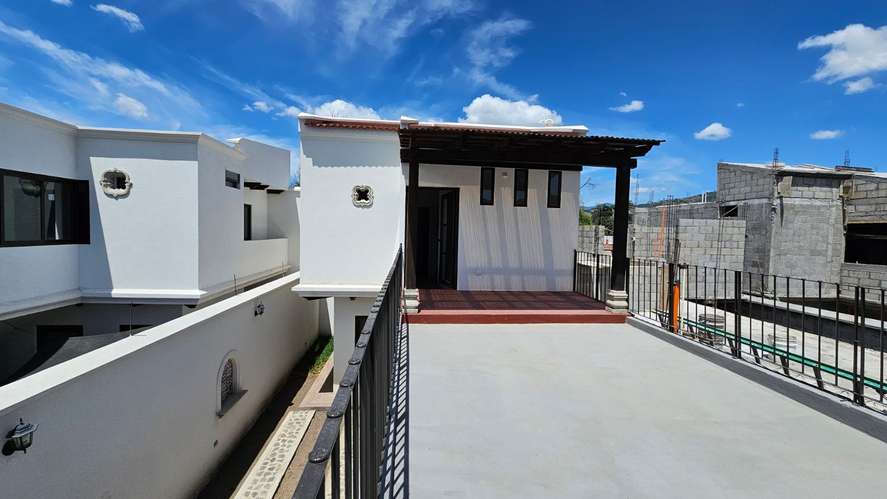 Casa Residencial Nueva Pequeño Condominio en San Pedro las Huertas Antigua Guatemala