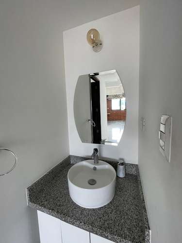 Apartamento de 2 Niveles estilo Loft en Edificio 4Venezia 4 grados norte Zona 4