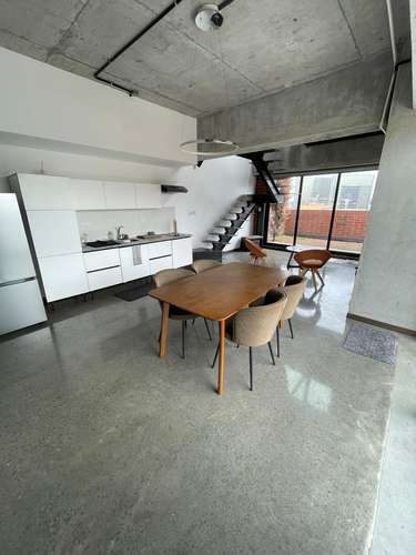 Apartamento de 2 Niveles estilo Loft en Edificio 4Venezia 4 grados norte Zona 4