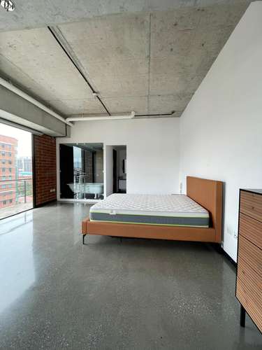 Apartamento de 2 Niveles estilo Loft en Edificio 4Venezia 4 grados norte Zona 4
