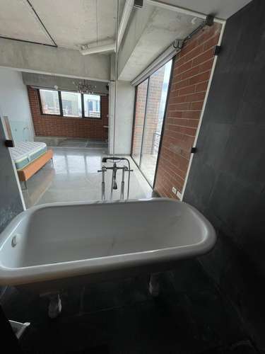 Apartamento de 2 Niveles estilo Loft en Edificio 4Venezia 4 grados norte Zona 4