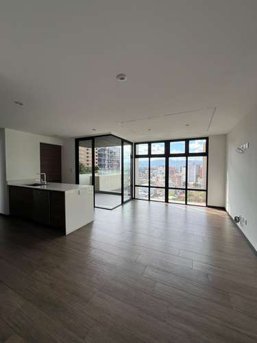Renta de Apartamento con Jardín en Nivel alto en IQ10 Zona 10 | 3 Habitaciones  - Imagen 2