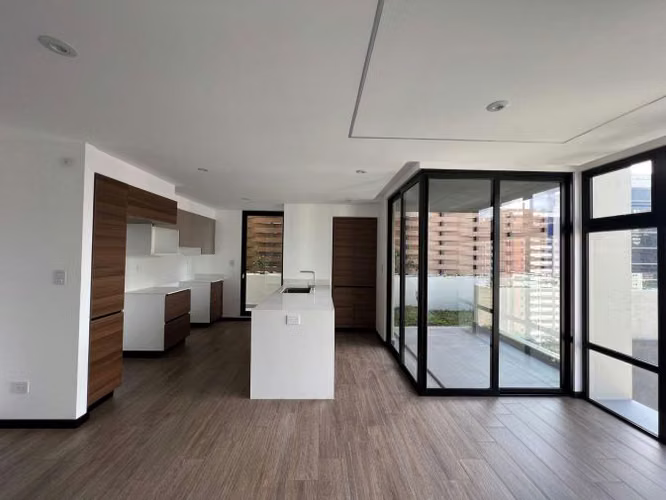 Renta de Apartamento con Jardín en Nivel alto en IQ10 Zona 10 | 3 Habitaciones