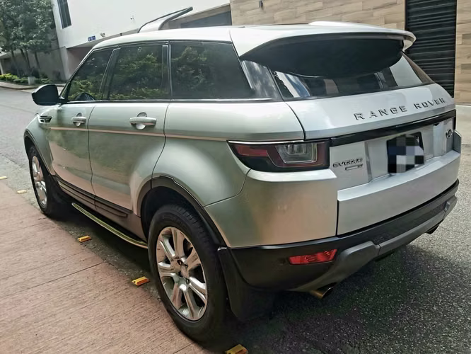 RANGE ROVER EVOQUE Si4 Modelo 2017 de agencia. (Record de agencia)