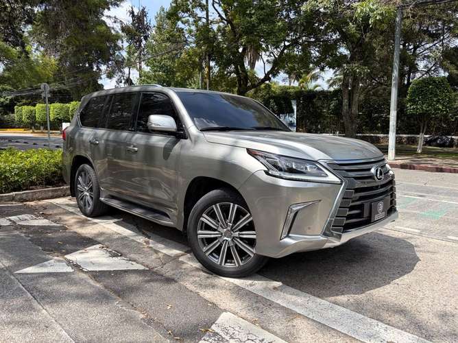 Lexus LX570 de Agencia Modelo 2017 - Imagen 1