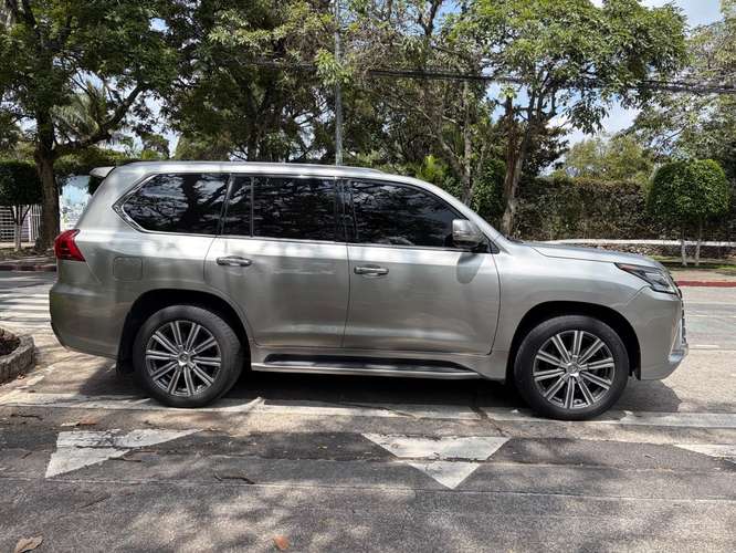 Lexus LX570 de Agencia Modelo 2017 - Imagen 2
