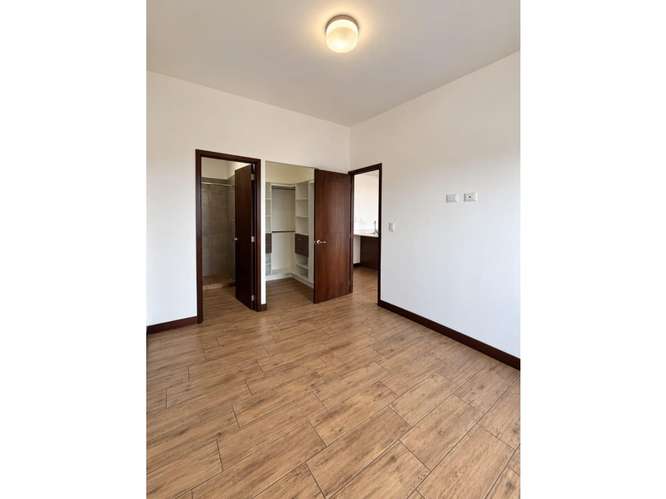  APARTAMENTO EN RENTA –2 HAB + 3 BALCONES | CASALINI | ZONA 10 - Imagen 7