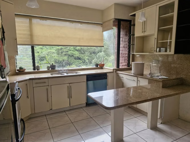  ¡VIVE CON ELEGANCIA Y DISFRUTA DE IMPRESIONANTES VISTAS EN LOMAS ALTAS! - Imagen 8