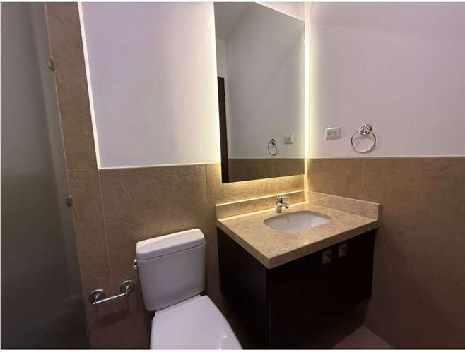 RENTA DE AMPLIA VIVIENDA EN RAMBLAS DE CAYALA, ZONA 16 - Imagen 19