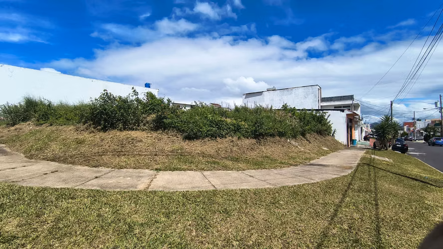 TERRENO EN ZONA 16 - HACIENDA REAL precio negociable - Imagen 3