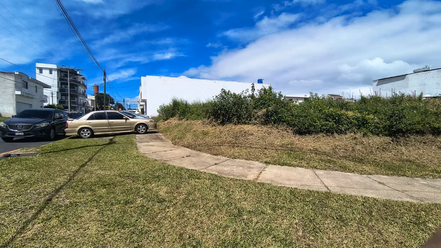 TERRENO EN ZONA 16 - HACIENDA REAL precio negociable - Imagen 4