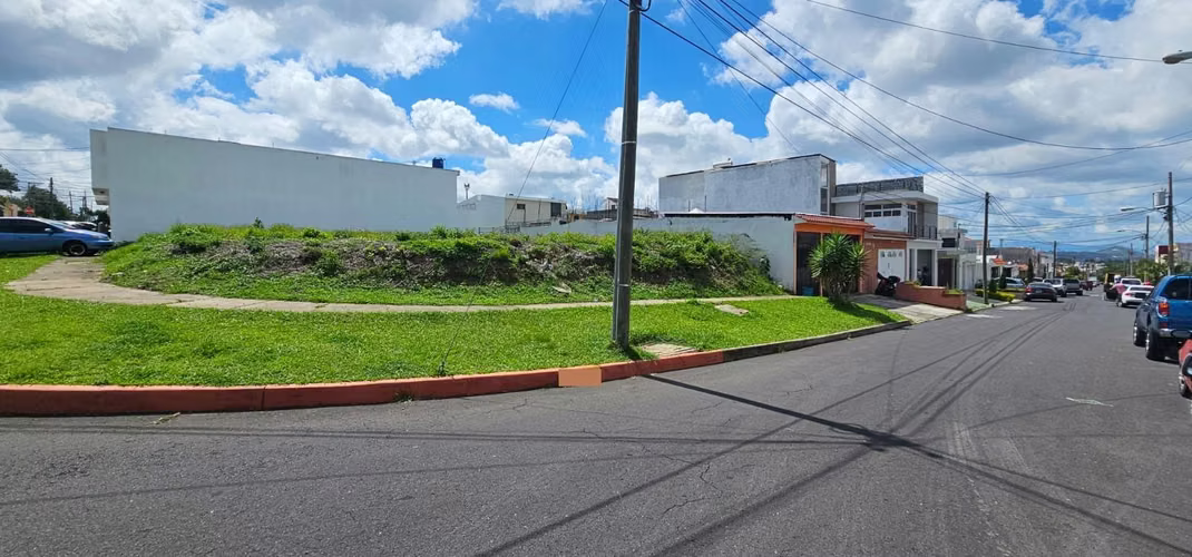 TERRENO EN ZONA 16 - HACIENDA REAL precio negociable - Imagen 2