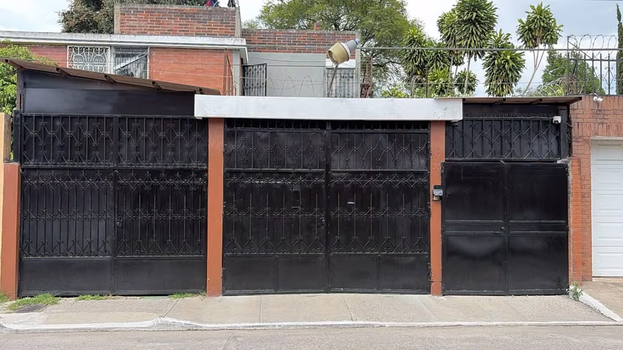 CASA EN RENTA EN JARDÍNES DE LA ASUNCIÓN ZONA 5 IDEAL PARA OFICINA 