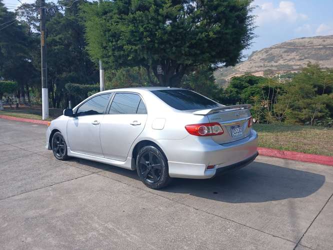 Vendo impecable toyota corolla S 2011
