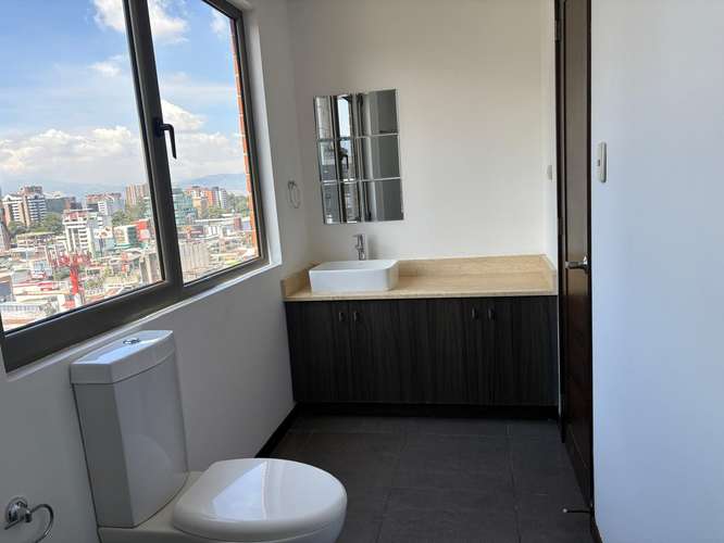 Bonito Apartamento edificio NEO, zona 10 en renta - Imagen 5