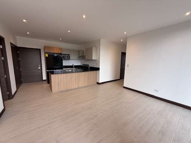 Rento apartamento en Zona 15 EDIFICIO SPAZIO, PISCINA, GYM, ROOFTOP - Imagen 9