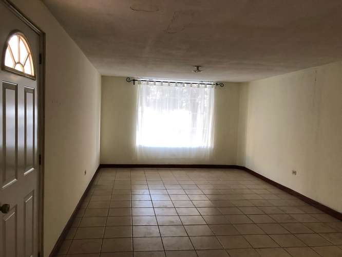 Casa en Venta en San Cristóbal, Mixco | Jardín, Piscina y Doble Garita - Imagen 5
