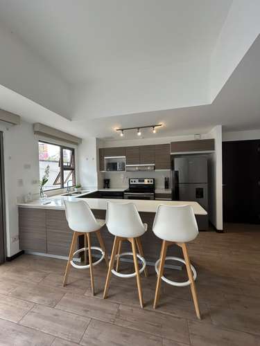 Apartamento en Renta Amueblado en zona 10 - Imagen 2