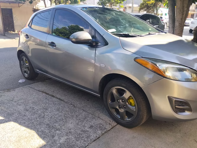 Vendo Mazda 2  - Imagen 2