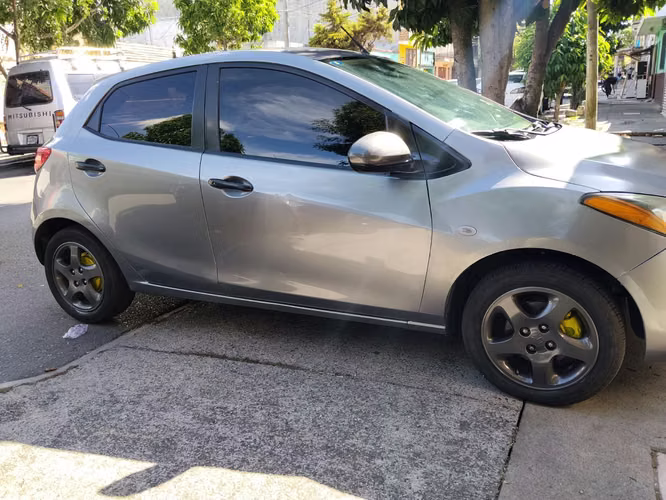 Vendo Mazda 2  - Imagen 3
