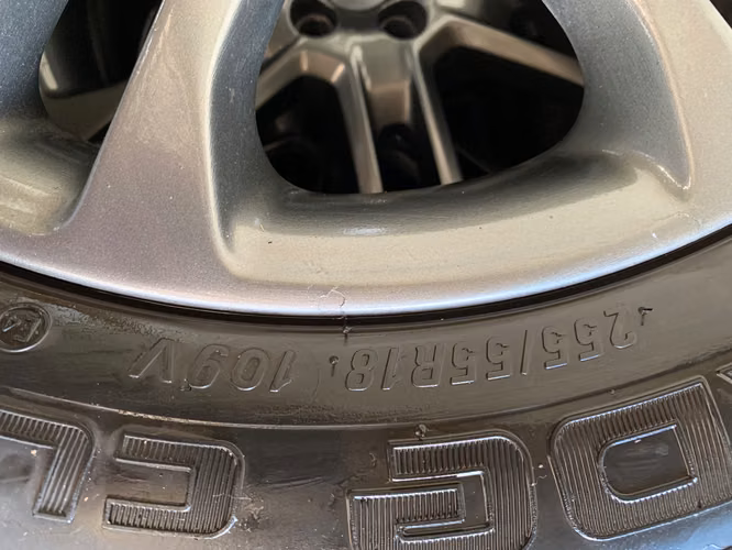 Vendo Aros para Volvo rin 18 con llantas.
