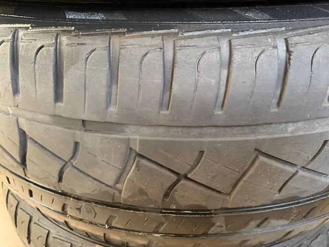 Vendo Aros para Volvo rin 18 con llantas.
