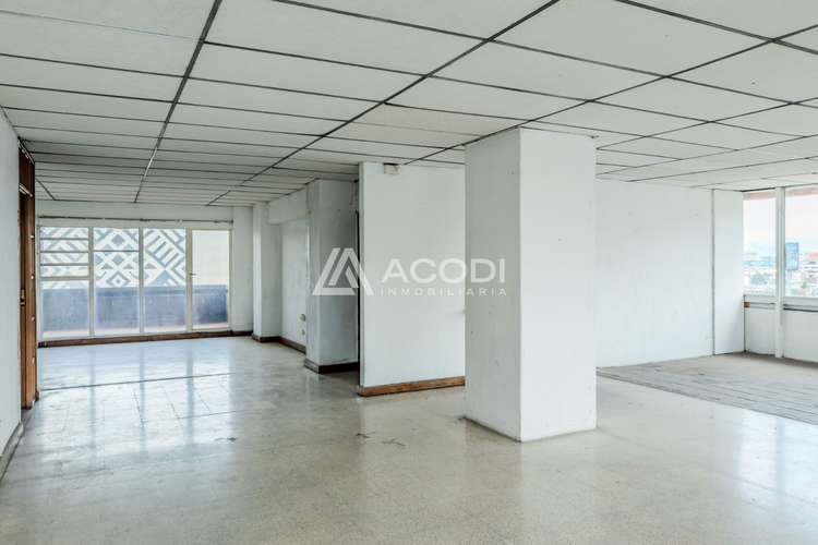 Oficina en Zona 4 - Imagen 1