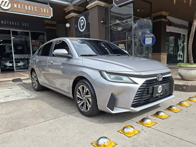 Toyota Yaris E 2,024 - Imagen 2