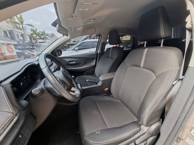 Toyota Yaris E 2,024 - Imagen 7