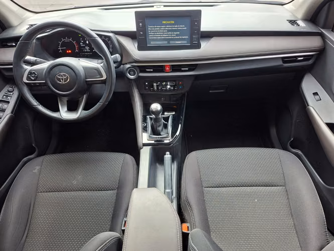Toyota Yaris E 2,024 - Imagen 6