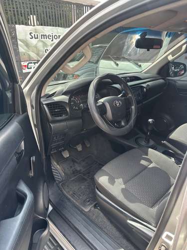 Toyota Hilux 2020 Mecánica 4x4 de Agencia Turbo Diesel Nítido Nada que Invertir un Dueño Listo para Trabajar - Imagen 6