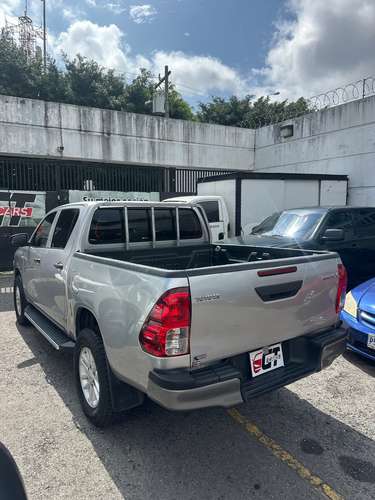 Toyota Hilux 2020 Mecánica 4x4 de Agencia Turbo Diesel Nítido Nada que Invertir un Dueño Listo para Trabajar - Imagen 4