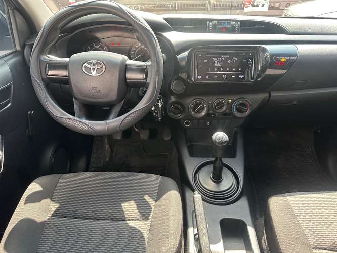 Toyota Hilux 2020 Mecánica 4x4 de Agencia Turbo Diesel Nítido Nada que Invertir un Dueño Listo para Trabajar - Imagen 7