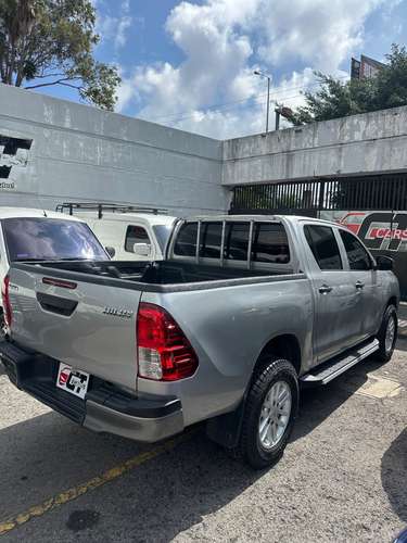 Toyota Hilux 2020 Mecánica 4x4 de Agencia Turbo Diesel Nítido Nada que Invertir un Dueño Listo para Trabajar - Imagen 2