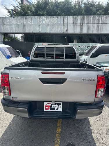 Toyota Hilux 2020 Mecánica 4x4 de Agencia Turbo Diesel Nítido Nada que Invertir un Dueño Listo para Trabajar - Imagen 3