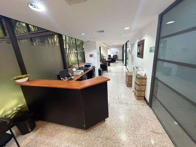 Oficina en Zona 10