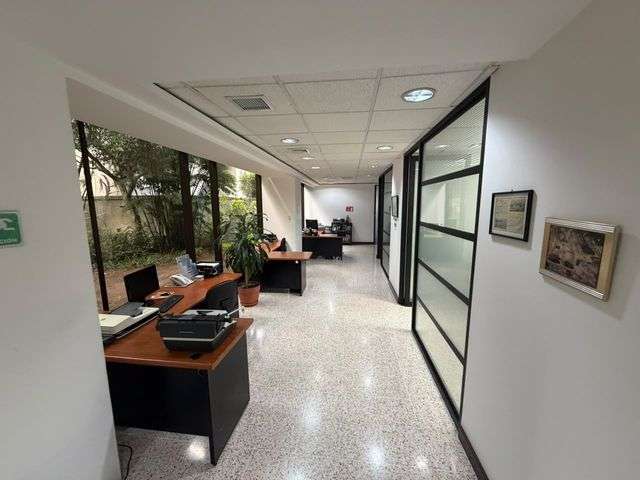 Oficina en Zona 10