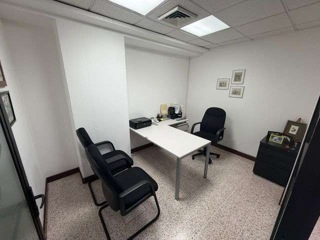 Oficina en Zona 10
