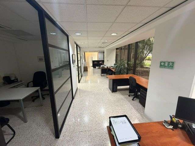Oficina en Zona 10