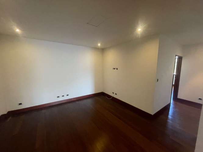 Rento apartamento en Oakland EDIFICIO EXCLUSIVO CERCA DE OAKLAND MALL - Imagen 8