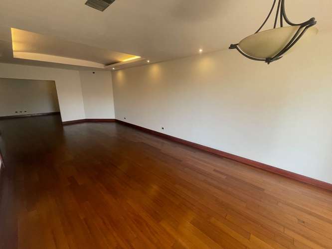 Rento apartamento en Oakland EDIFICIO EXCLUSIVO CERCA DE OAKLAND MALL - Imagen 4