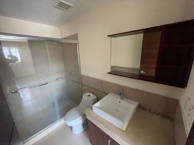 Rento apartamento de 3 dormitorios en Zona 14 CERCA DE EUROPLAZA - Imagen 10