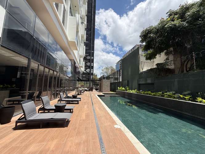 Rento apartamento en Zona 10 EDIFICIO NUEVO CON AMENIDADES DE LUJO - Imagen 1