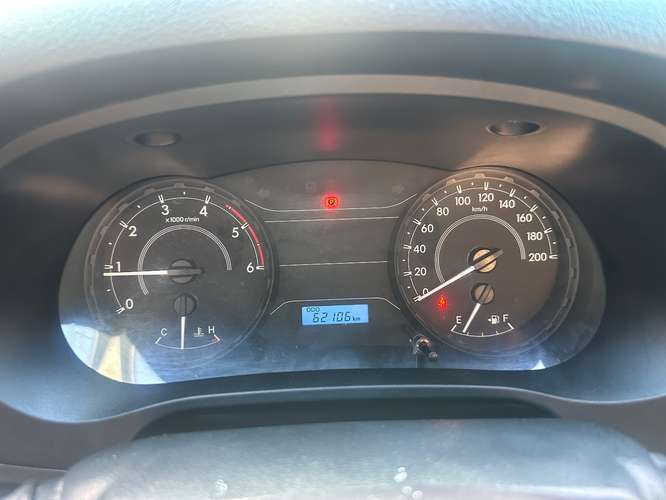 Toyota Hilux 2023 Mecánico 4x4 de Agencia Turbo Diesel Nítido Nada que Invertir un Dueño Listo para Trabajar - Imagen 7