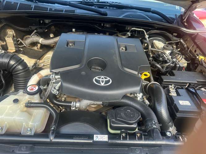 Toyota Hilux 2023 Mecánico 4x4 de Agencia Turbo Diesel Nítido Nada que Invertir un Dueño Listo para Trabajar - Imagen 8