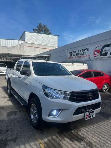 Toyota Hilux 2023 Mecánico 4x4 de Agencia Turbo Diesel Nítido Nada que Invertir un Dueño Listo para Trabajar - Imagen 1