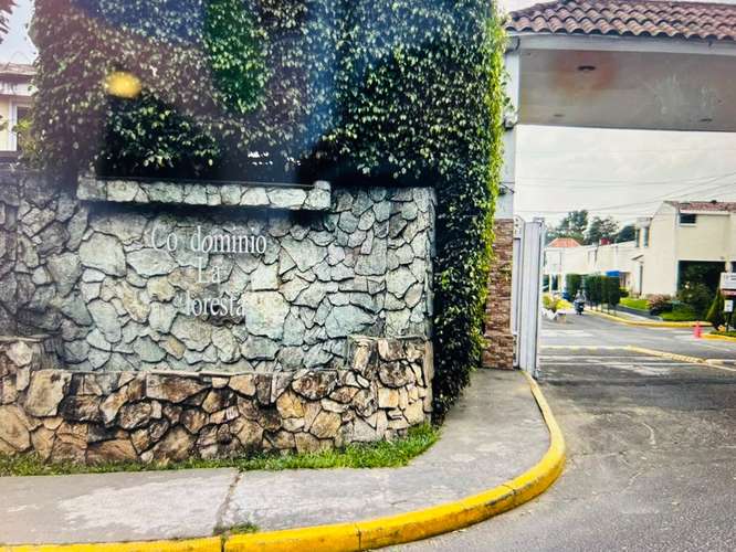 Casa en alquiler en condominio La Floresta, zona 2: seguridad y área social. - Imagen 2