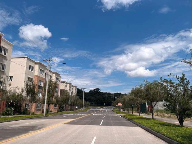 Casa en alquiler en condominio La Floresta, zona 2: seguridad y área social. - Imagen 4