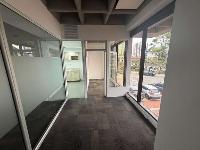 Oficina en Zona 10 - Imagen 2